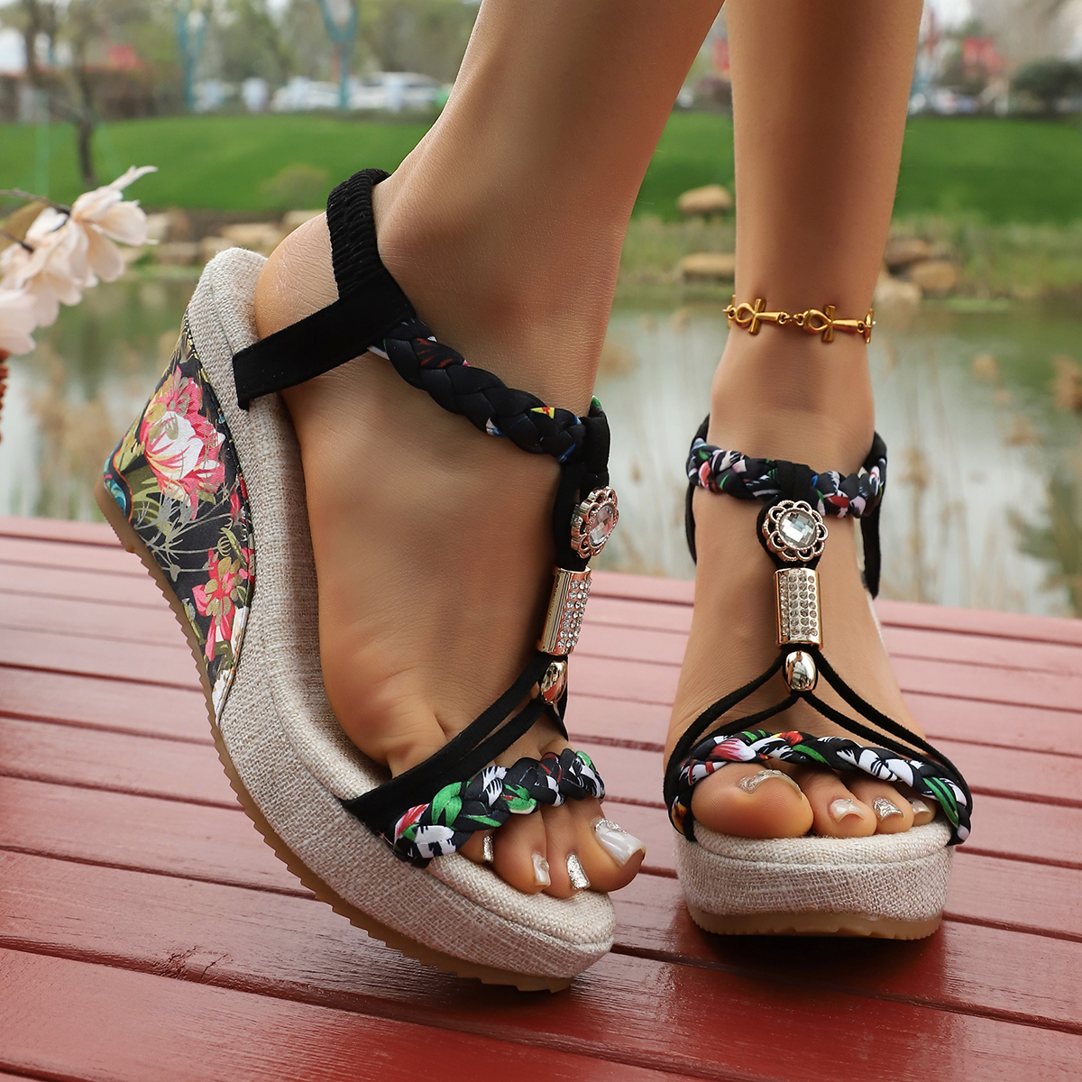 Vintage Rivet Decor Wedge Sand – обзор и цена Vintage Fashion In 2026