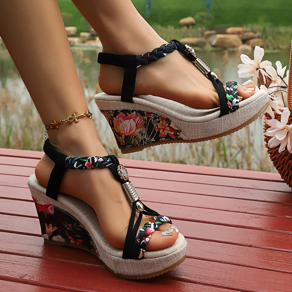 Vintage Rivet Decor Wedge Sand – обзор и цена Vintage Fashion In 2026