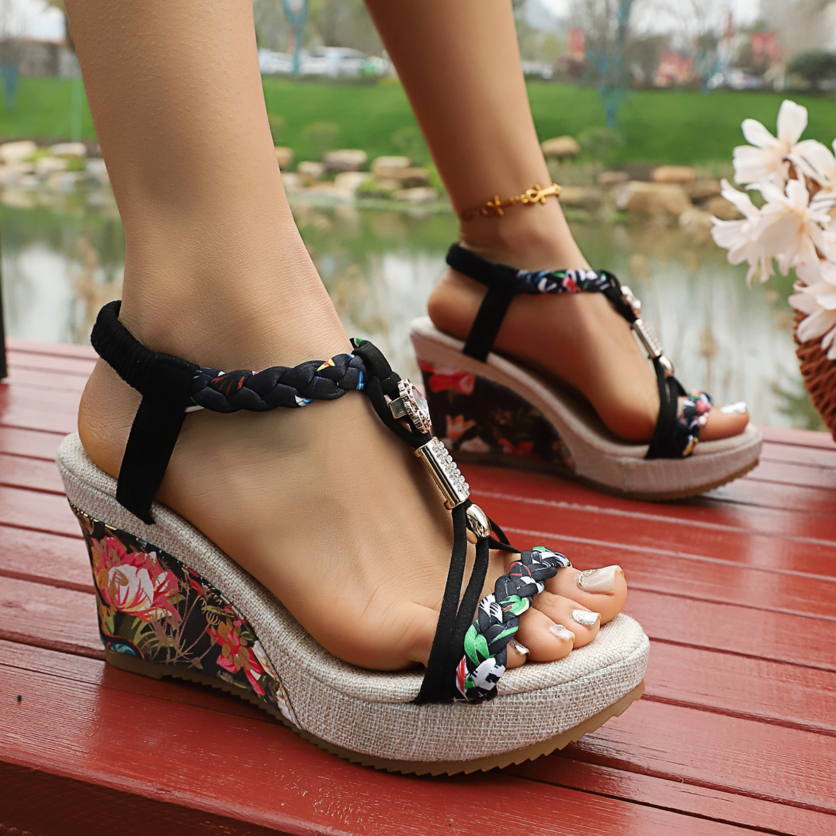 Vintage Rivet Decor Wedge Sand – обзор и цена Vintage Fashion In 2026