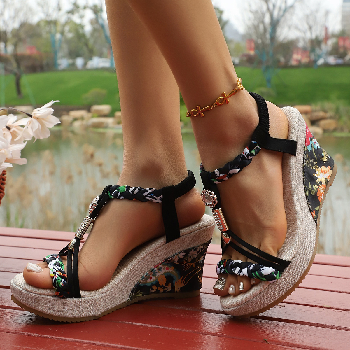 Vintage Rivet Decor Wedge Sand – обзор и цена Vintage Fashion In 2026