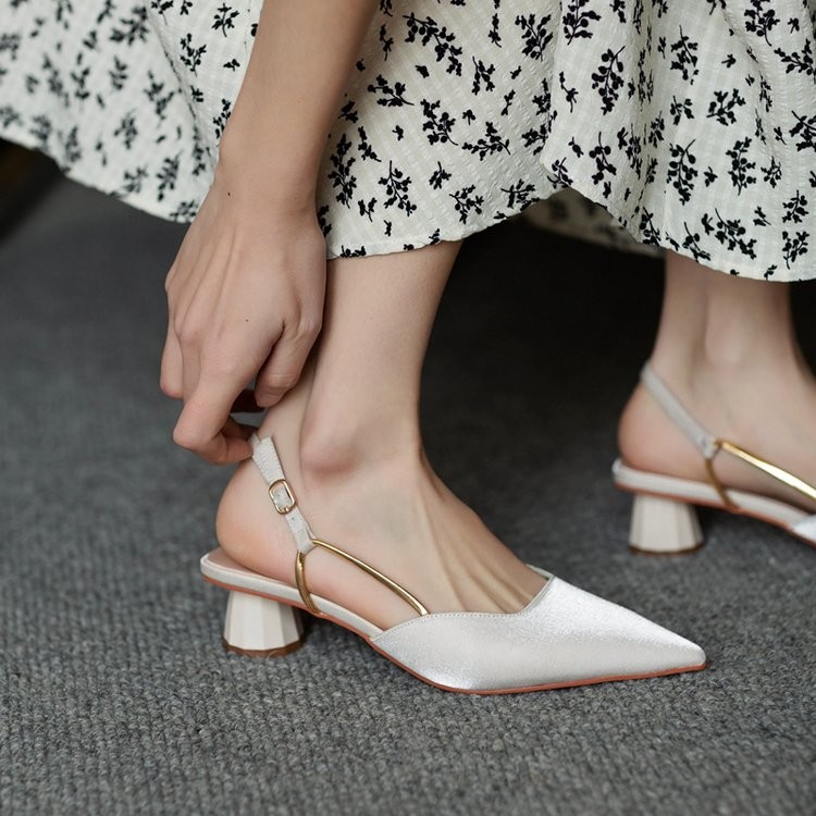 French Vintage Pointed-Toe San – обзор и цена Vintage Fashion In 2026
